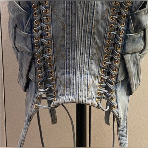 Balmain High-waist Lace-up Denim Skirt
Size 38 runway look - Picture 9 of 12